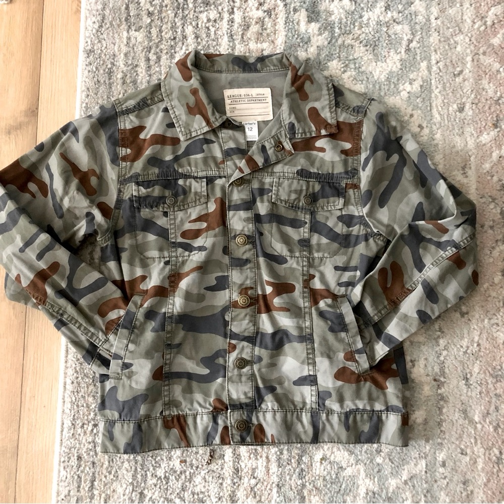 EUC Gender neutral camo jacket size 12